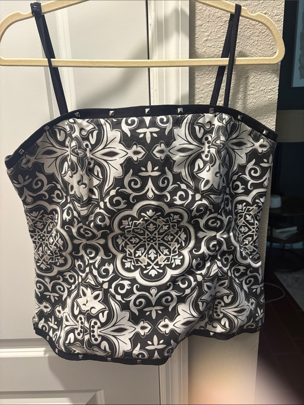 White House Black Market Black & White Medallion-Print Camisole